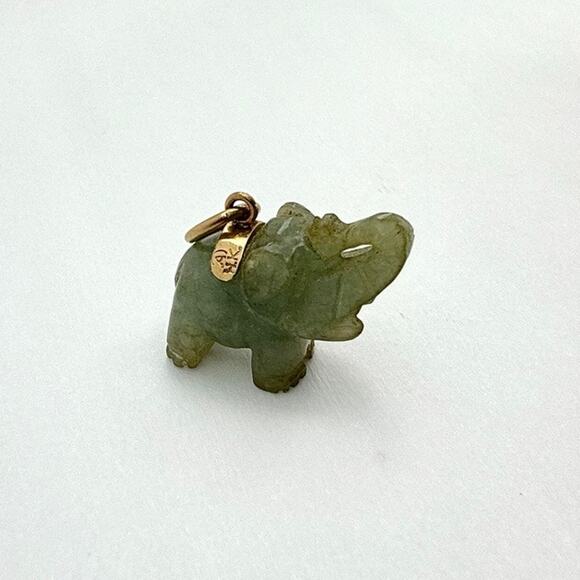 Vintage Signed HK 14K Gold & Carved Jade Elephant Good Luck Charm - Picture 2 of 8